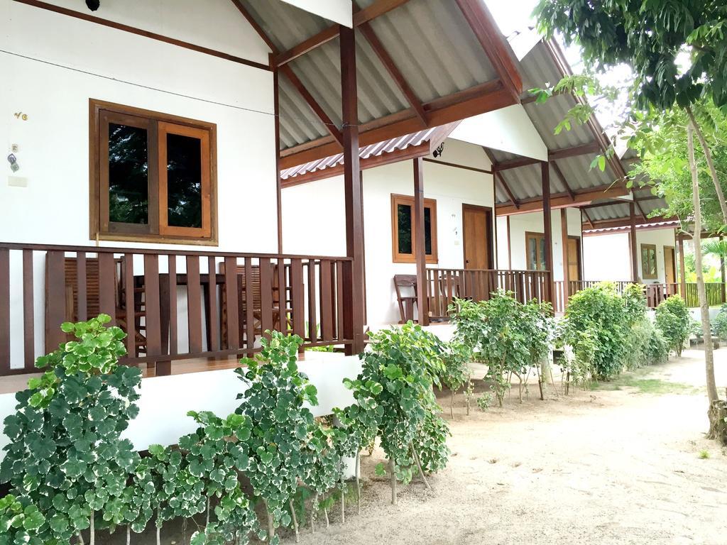 V-View Beach Resort Baan Tai Room photo